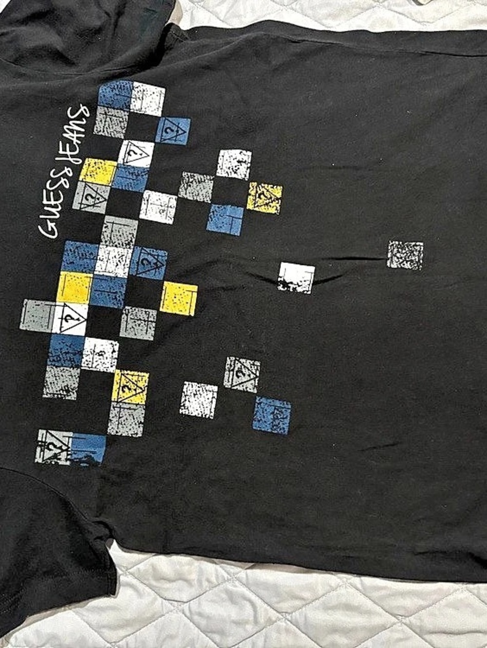 Guess Graphic Short Sleeve Tee in Black